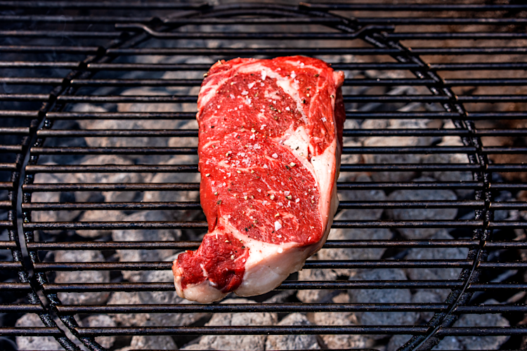 PLU WF LIFESTYLE DryAgedRibeye BEEF 1920 px / 1280 px png